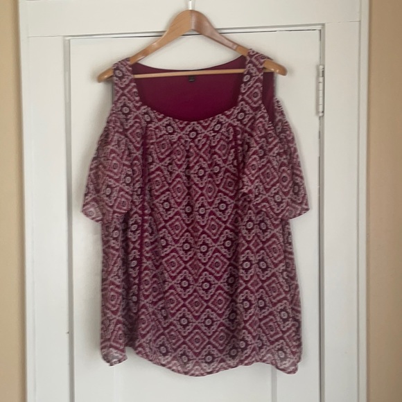 Lane Bryant Tops - Lane Bryant cold shoulder top. Size 20. Plum geometric batik print.